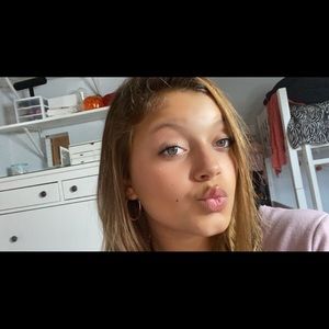 Meet your Posher, Thea